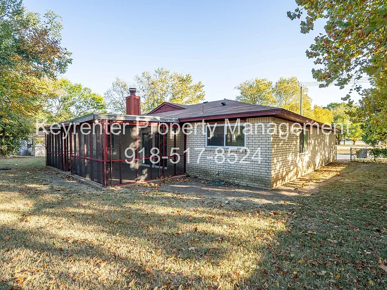205 E Marshall St — Photo 17