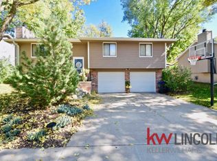 5220 Topaz Ct, Lincoln, NE 68516