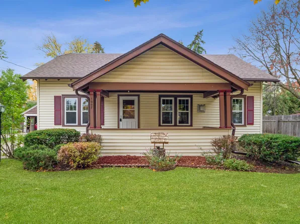 1007 N Owaissa St, Appleton, WI 54911