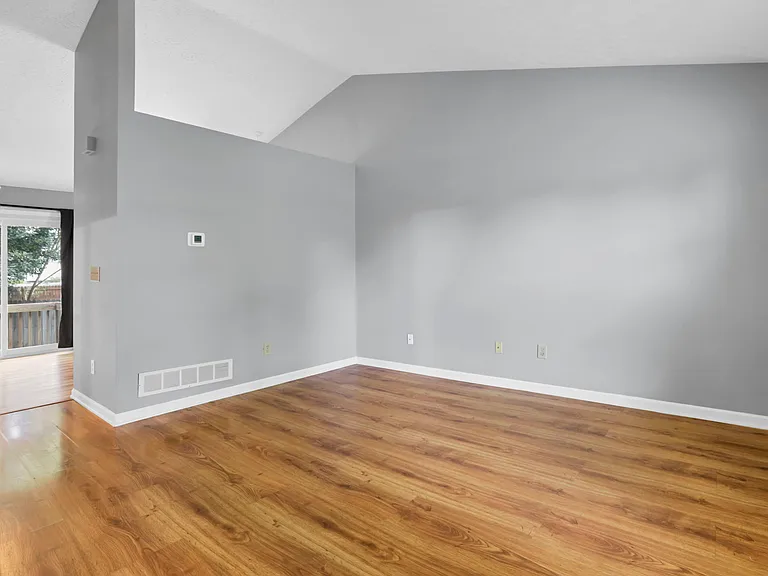 933 Briaro St — Photo 20
