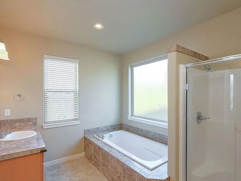 6387 NE Meadowgate Ct — Photo 17