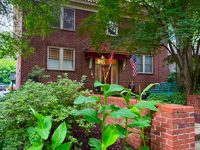 1111 Briarcliff Pl NE #6 — Photo 1
