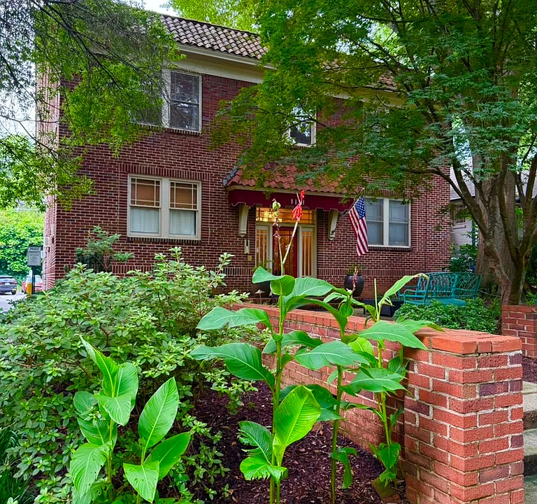 1111 Briarcliff Pl NE #6