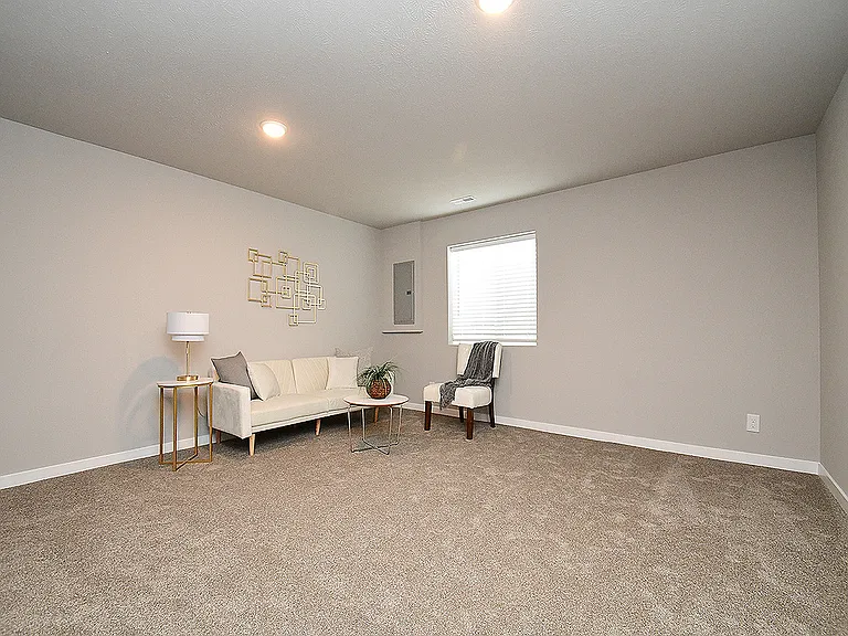 8121 S 198th Ave — Photo 28