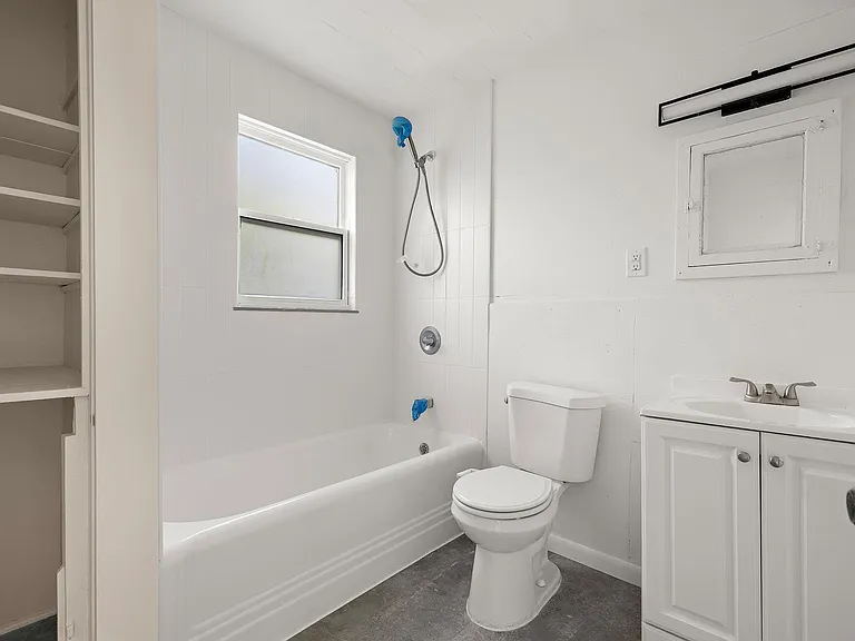 1301 Sloan St — Photo 22