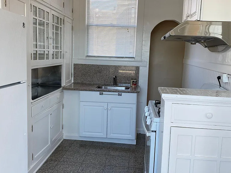 2900 Franklin St #7 — Photo 9
