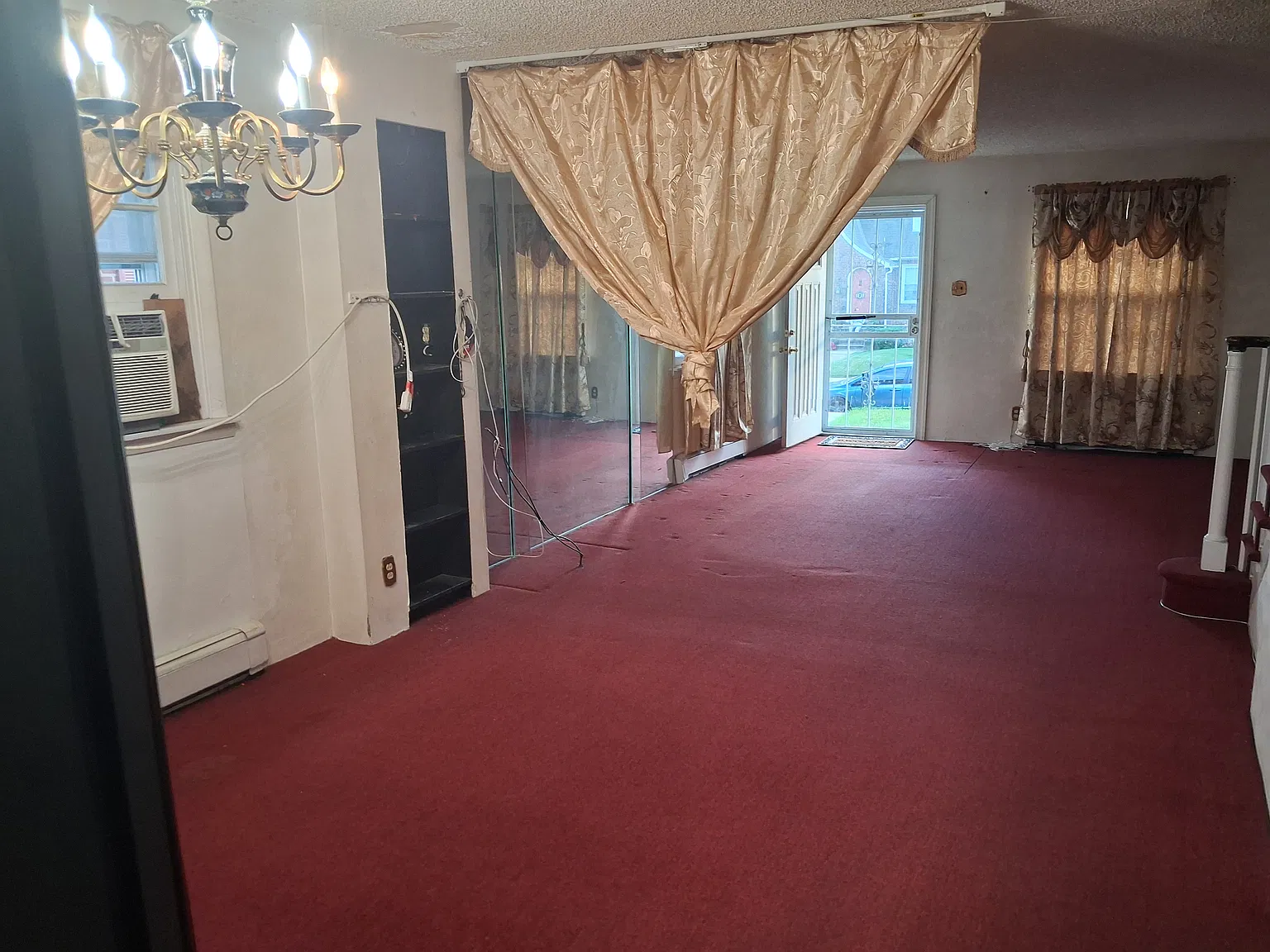 4 bed, 2.5 bath, 1850 sqft, $2,400 — Photo 2