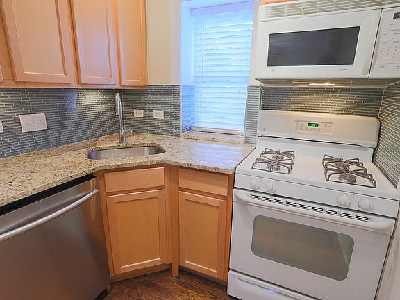 4th image of 3248 N Clifton Ave #1S