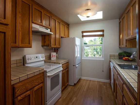 5th image of 480 Plum St APT C