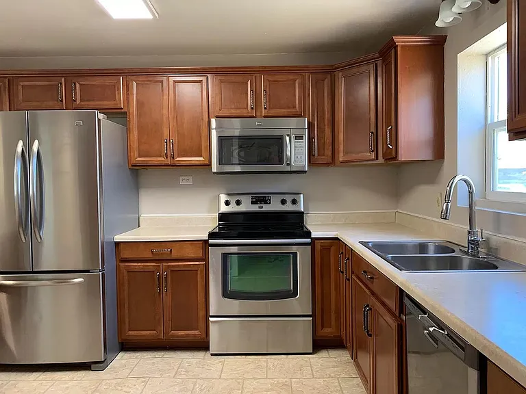 2351 Radcliffe Ave — Photo 7