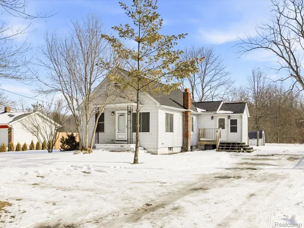 229 Michigan Ave, Marysville, MI 48040