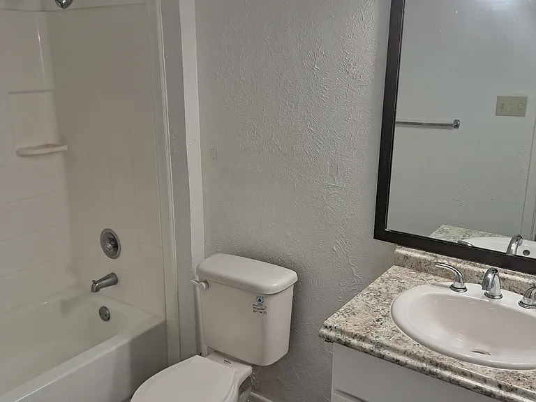 Peachtree Apartments — Photo 29
