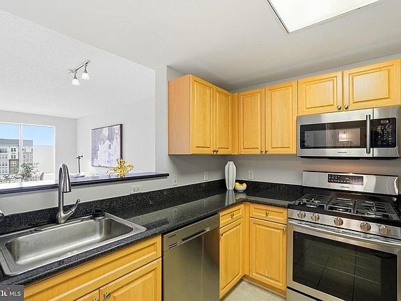 5th image of 2726 Gallows Rd APT 806