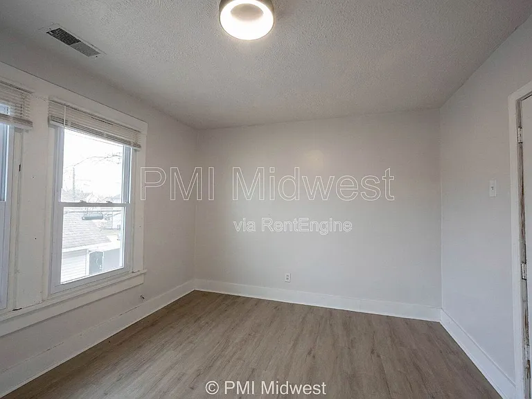 2211 E New York St #B — Photo 10