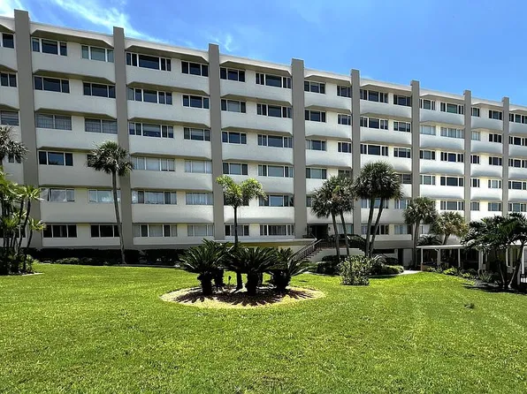 100 Bluff View Dr APT 211A, Belleair Bluffs, FL 33770