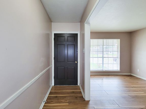 3rd image of 2114 N Yorktown Ct