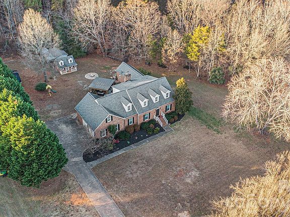 3rd image of 14320 Youngblood Rd