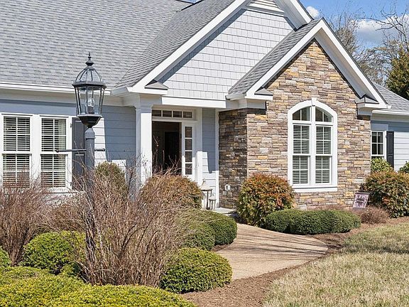 2nd image of 1425 Sunderland Ln