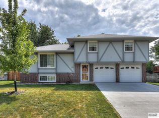11741 Sunburst St, Omaha, NE 68164