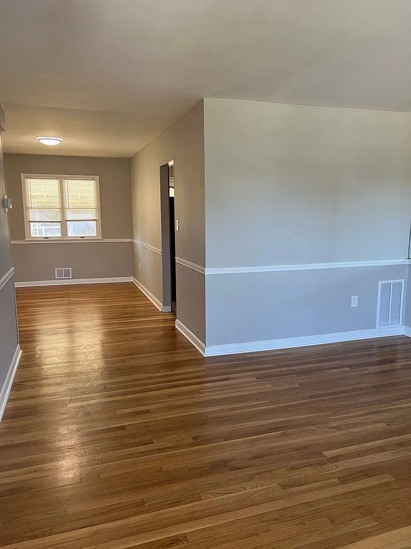 Beautiful 3 Bedroom 1.5 Bathroom — Photo 2