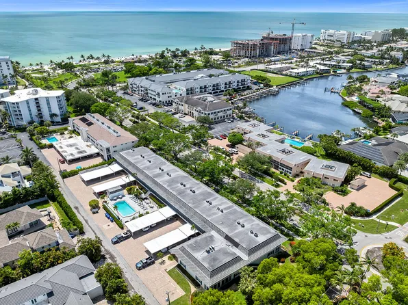 290 Banyan Blvd #290, Naples, FL 34102