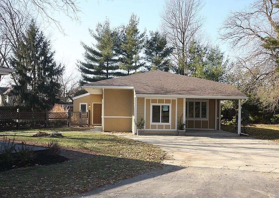 Pool House (1,660 sq ft)