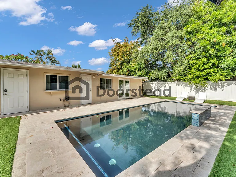1837 NE 48th Ct — Photo 2