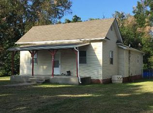 402 S Fawn St, Caney, KS 67333