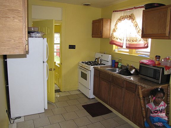 3rd image of 15233 Wood St
