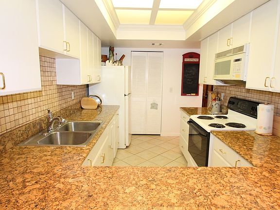 5th image of 6175 Mirror Lake Dr #308