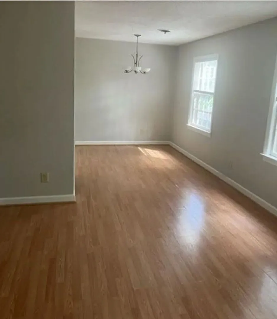 Beautiful, updated duplex in great area! Close to I-26 and I-20, Harbison shopping, dining, hospi... — Photo 4