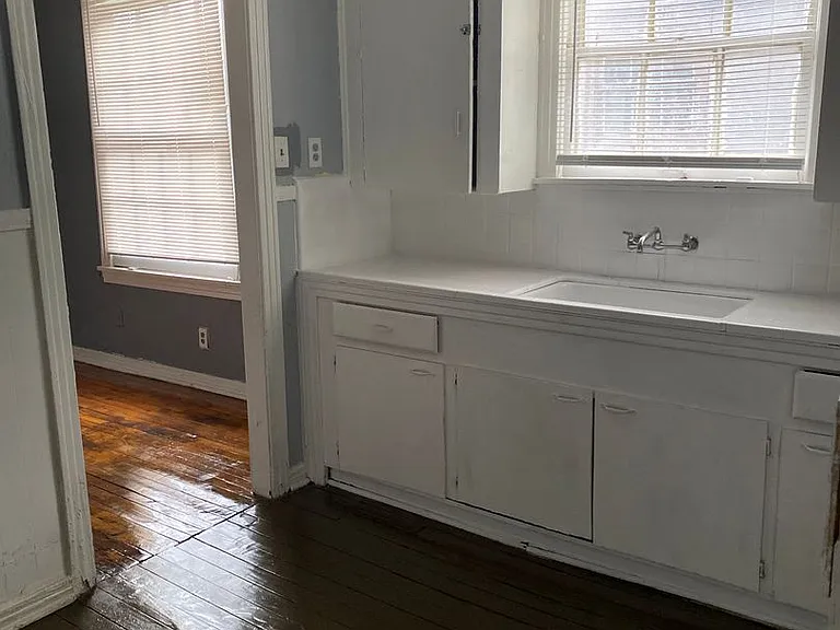 2714 Dupont St — Photo 4