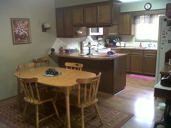 3rd image of 16 Warren Dr