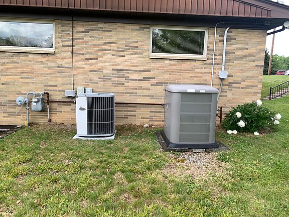 5th image of 102 Grace St
