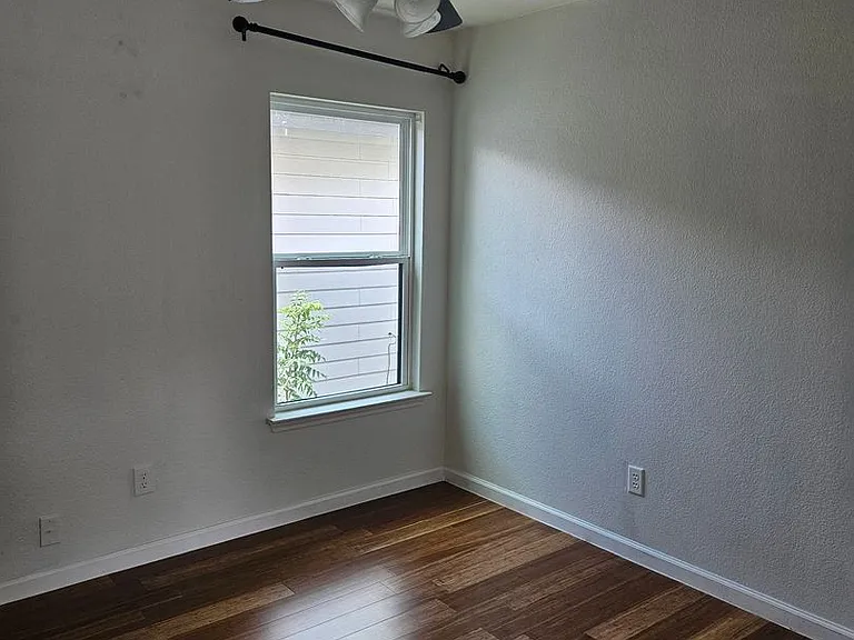 13400 Coomes Dr — Photo 21