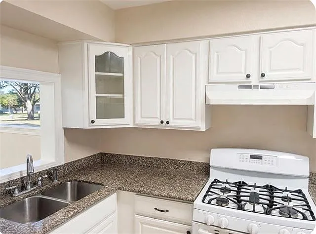 2 bed, 1.5 bath, 1200 sqft, $1,700 — Photo 3