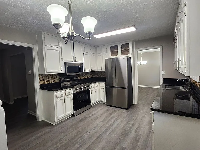 872 Holly Hedge Rd — Photo 3