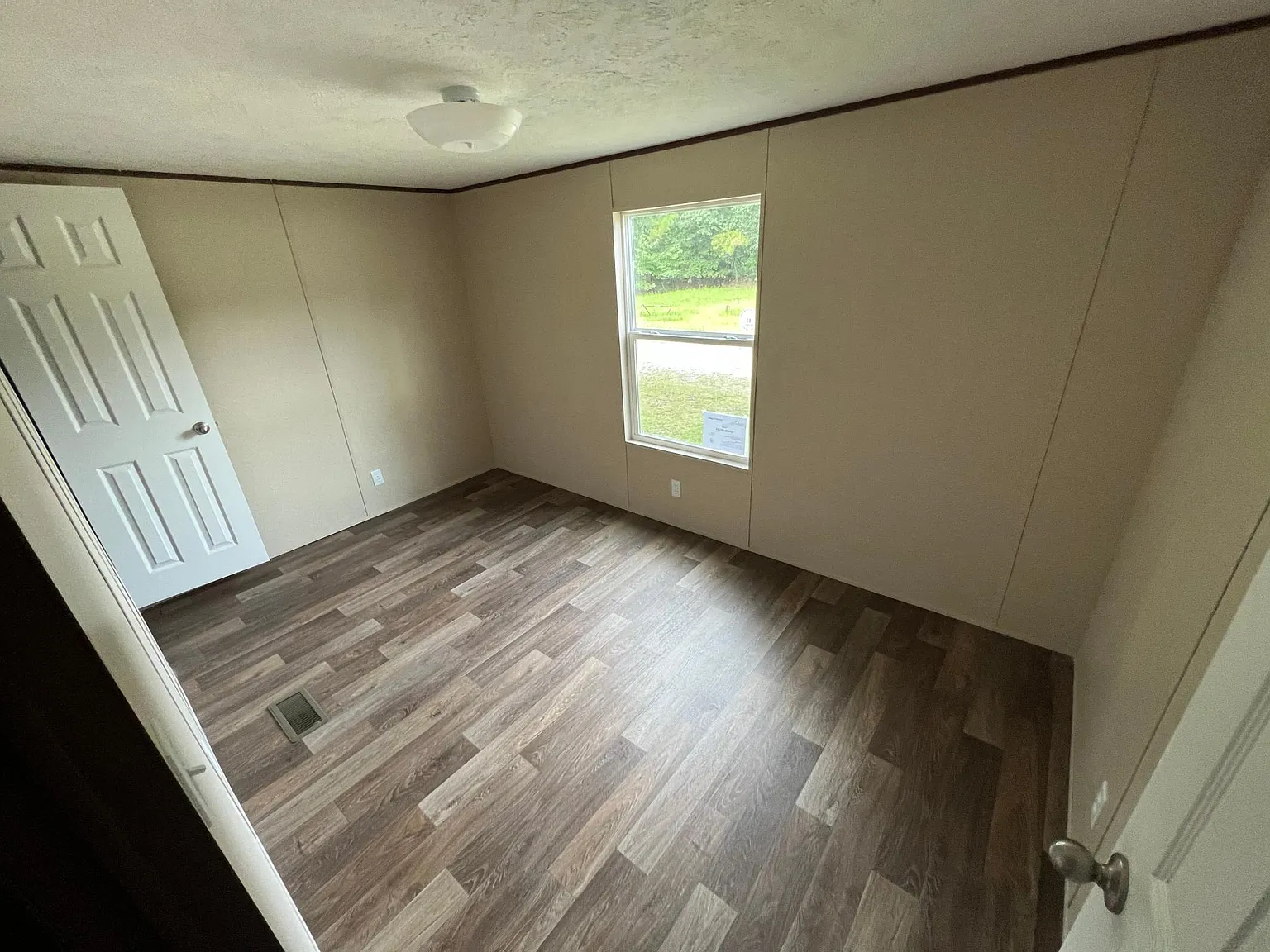 2 bed, $1,100 — Photo 4