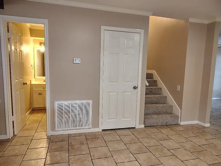 2823 Whitman Dr — Photo 4