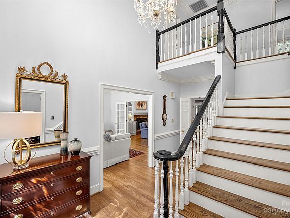 4th image of 3500 Castellaine Dr