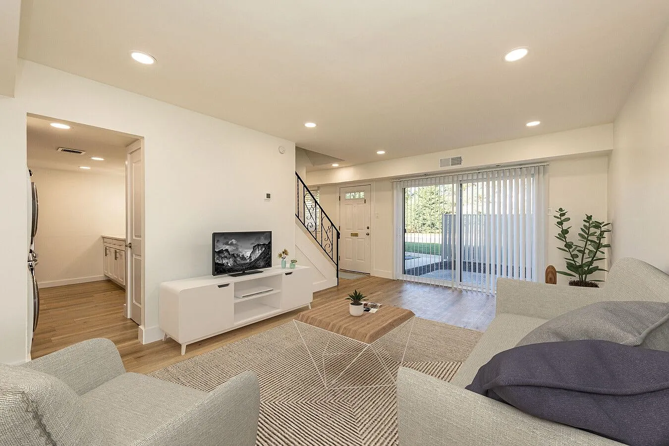 Racquet Club Apartments and Townhomes — Photo 4