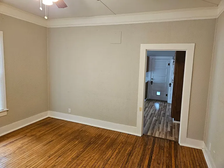 418 Newport Ave — Photo 2