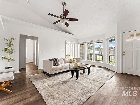 3rd image of 2352 E Meadow Wood Dr