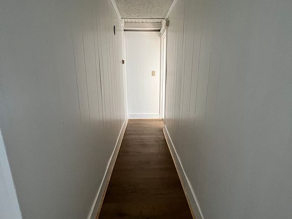 Hallway to kitchen