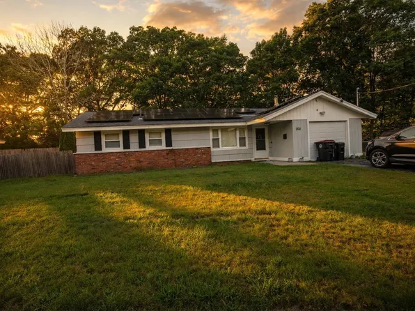 200 Lynn Rd, Brockton, MA 02302