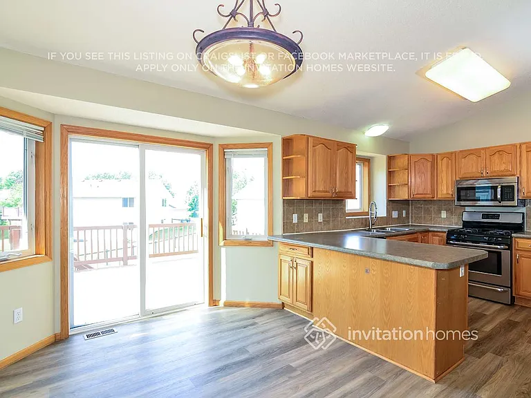 2243 Belfast St W — Photo 7
