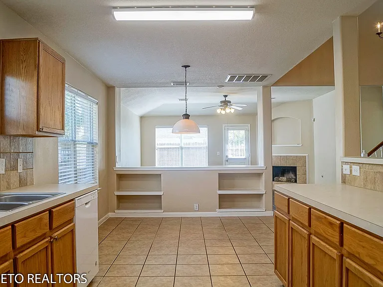 2819 Foster Hill Dr — Photo 9
