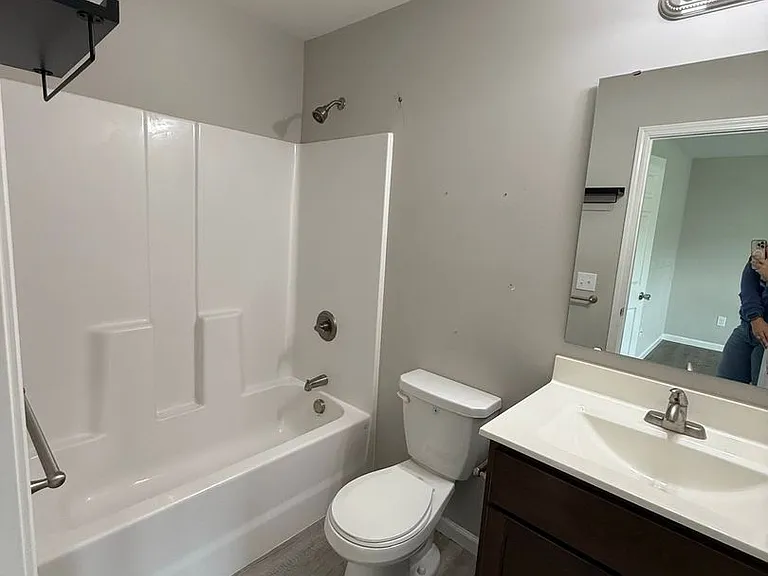 842 Lakeway Dr — Photo 8
