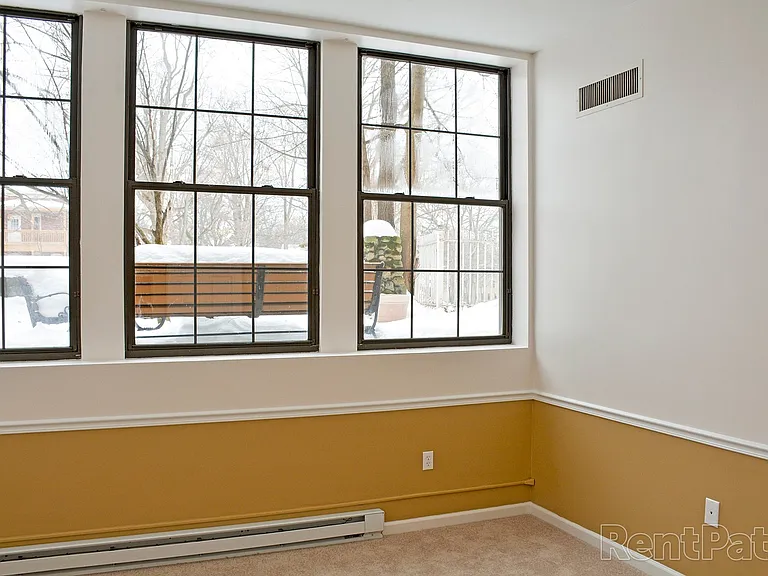 72 Maple Street — Photo 36