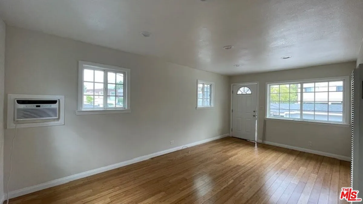 Building Photo - 4112 Ocean View Blvd #1/2